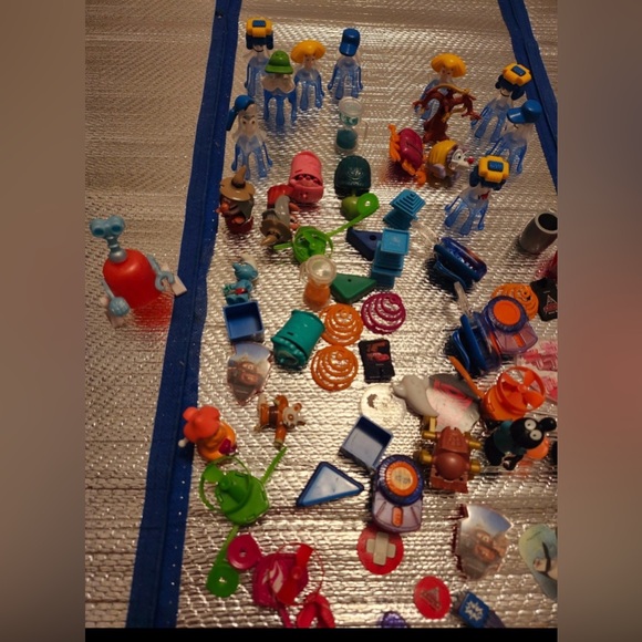 Huge Lot of Kinder Surprise Toys - Picture 2 of 3